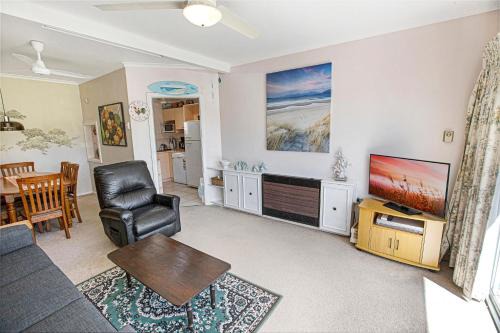 Paynesville House | Magpie Cottage