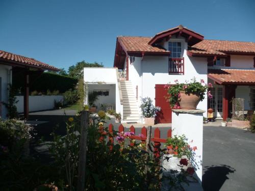 Ainhoa House | Mahastian