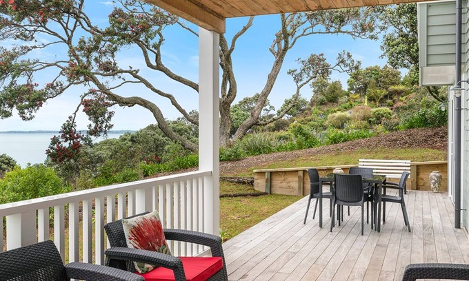 Hatfields Beach House | MaiMoana - Hatfields Beach Cliff-Top Retreat