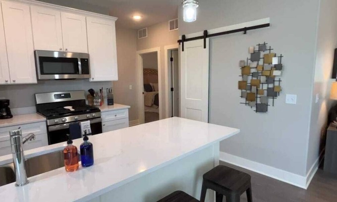 Bettendorf Apartment | Main Floor charming 2 Bedroom Condo with King master suite in Bettendorf