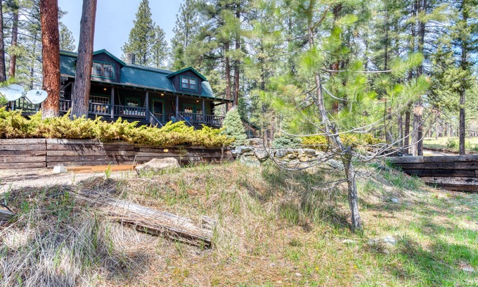 Grantsdale Cabin | Main & Guest Cabin on 3 Acres in Woods with Pond