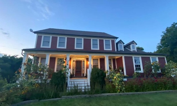 Goldsmith House | MAIN HOME, HOME AWAY FROM HOME