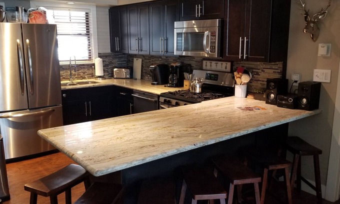 Lakeside Park Villa | Main House, 2 bdrm, 1 1/2 bath, Game room, Pool Table, Spa, Kitchen