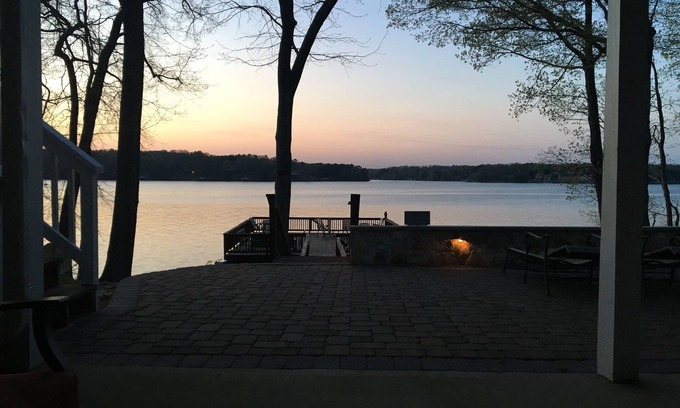 Macon House | Main Lake! Close to the water! Spectacular Views!