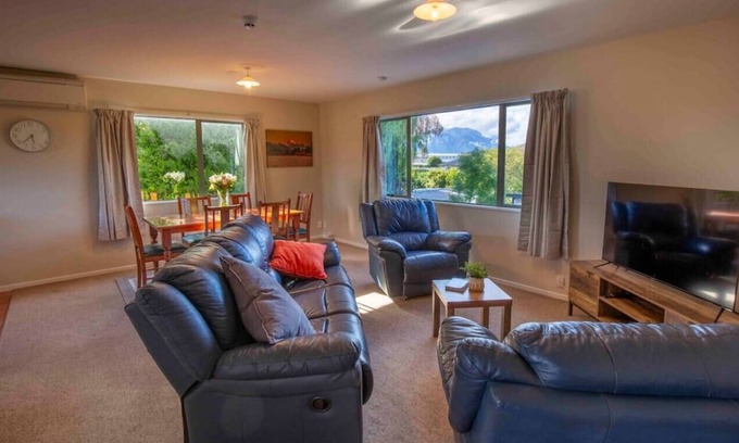 Methven House | Main St of Methven | Free Wi-Fi | Smart TV