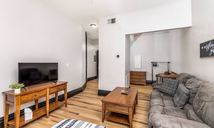Dubuque Apartment | Main St. Studio 1BR/1BA