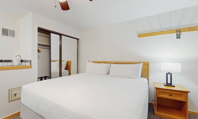 West End Cabin | Main St. studio - pool & hot tub - walk to lifts, dog-friendly, ground-floor