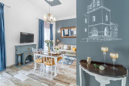 Se Apartment | Main Street Apartments by Raspberry Cascade