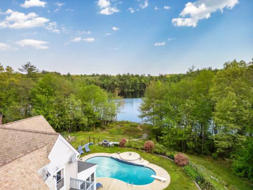 Sanford House | Maine Pondfront Home Sleeps 22 - Pool & Hot Tub