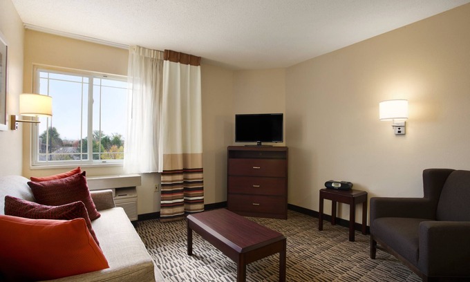 Hoffman Estates Hotel | MainStay Suites Chicago Hoffman Estates