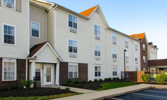 Crosswoods Hotel | MainStay Suites Columbus Worthington