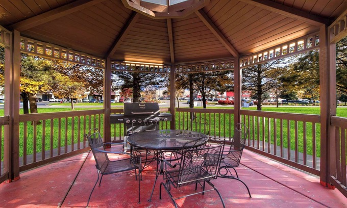Cottonwood Heights Hotel | MainStay Suites Salt Lake City Fort Union