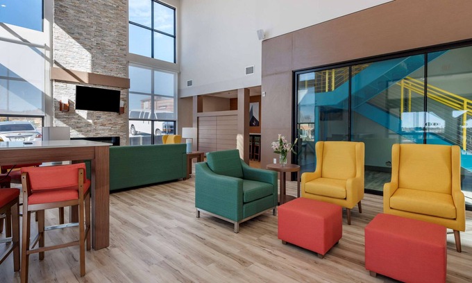 Colorado Springs Hotel | MainStay Suites Colorado Springs East - Medical Center Area