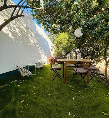 12th Arrondissement Apartment | Maison 10 Cosy T2 avec jardin Jacuzzi