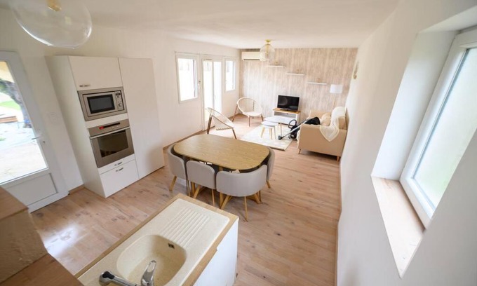 Coulounieix-Chamiers House | Maison, 4 personnes, wifi, terrasse, jardin, piscine partagée