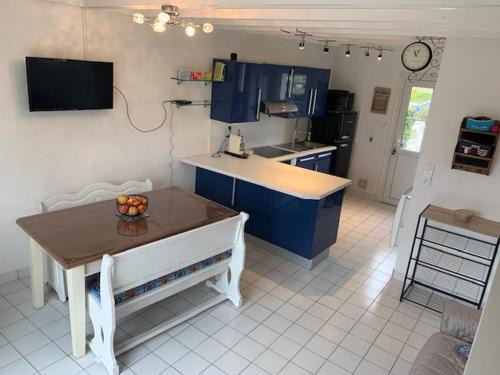 Batz-sur-Mer House | Maison 50 m de la Plage Valentin, vue sur mer