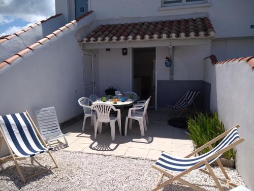 La Gueriniere House | Maison agréable proche plage et bourg, 6 couchages, terrasse et équipements complets, La Guérinière - FR-1-224B-42