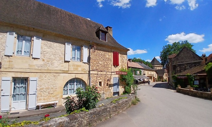 Saint-Leon-sur-Vezere House | MAISON ANCIENNE DE FAMILLE AU CŒUR D'UN VILLAGE DU PÉRIGORD NOIR