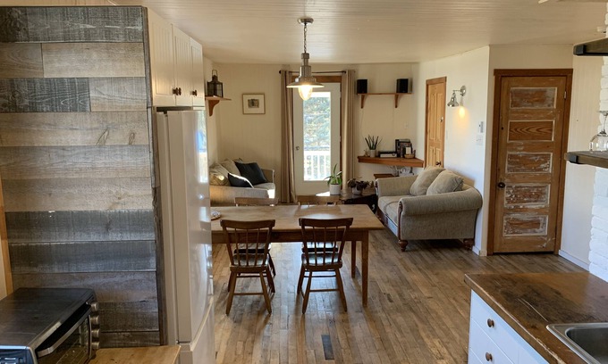 Val David Apartment | Maison Anthime-Ménard*Cozy and bright apartment in the heart of Val David*n