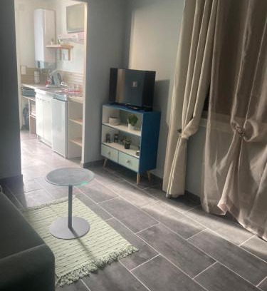 La Reole Apartment | Maison avec accès piscine et jacuzzi