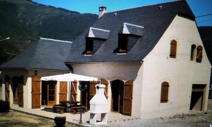 Bazus-Aure House | Maison Avec Cheminée, Terrasse et Superbe vue sur la Montagne