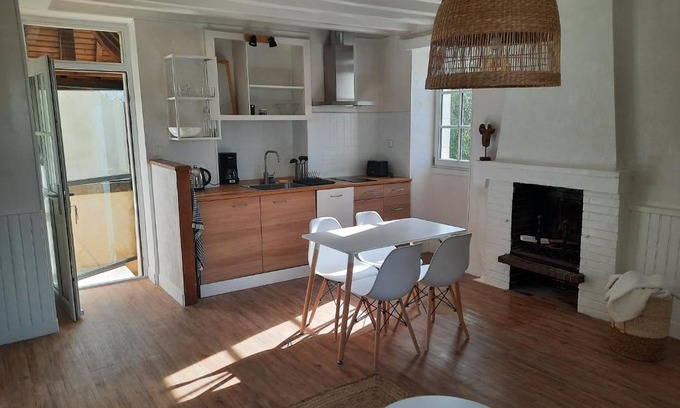 Cour-Maugis sur Huisne House | Maison avec jardin dans petit bourg typiquement Percheron - Le Colombier