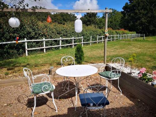 Meunet-Planches House | Maison berrichonne au calme avec jardin et cheminée près de Châteauroux - FR-1-591-717