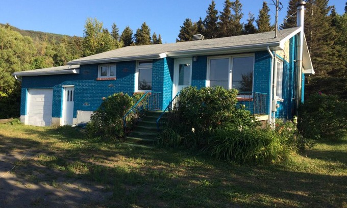 Sainte-Anne-des-Monts House | Maison Bleue