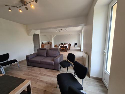 Montierchaume House | Maison calme avec jardin et terrasse, proche Châteauroux, 3 chambres, 3 salles de bain, parking inclus - FR-1-591-359