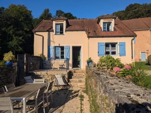 Langres House | Maison charmante à Langres avec Wi-Fi et parking - FR-1-611-43
