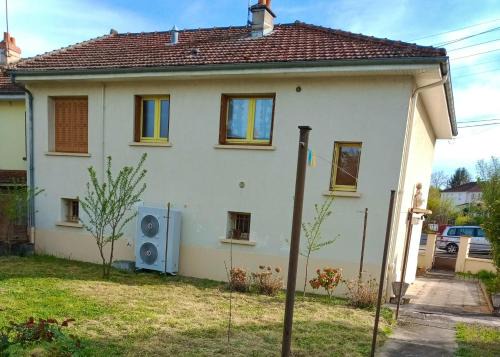 Montlucon House | Maison confortable à Montluçon avec Jardin clôturé