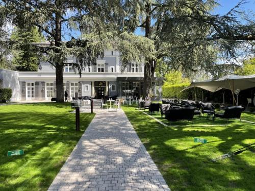 Les Serres - Vivier Hotel | Maison D'Anthouard