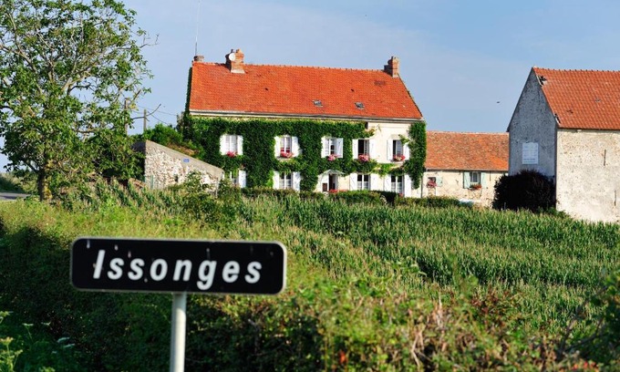 Marigny-en-Orxois Bed & Breakfast | Maison d'Hôtes Ferme d'Issonges B&B