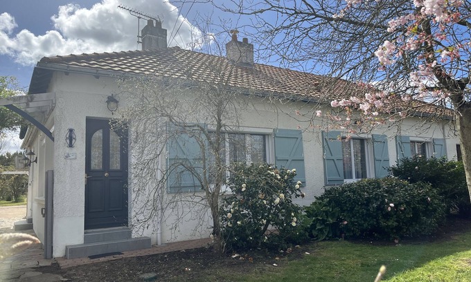 Frossay House | Maison Dans un Jardin Paysager Calme et Ressourçant
