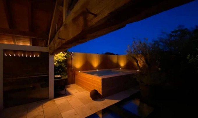 Les Echets House | Maison Darchitecte Avec Toit Terrasse Piscine