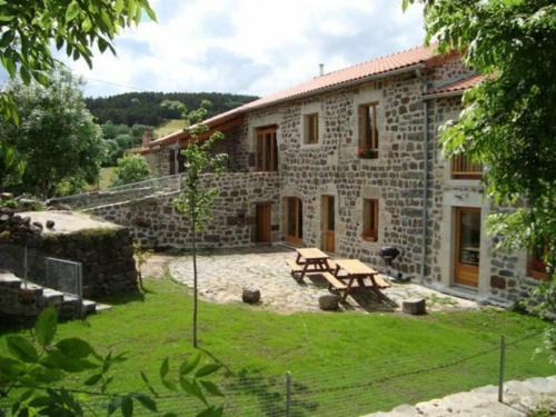 Arlempdes House | Maison de caractère avec grand terrain, proche d'Arlempdes, labels ECOGÎTE et Tourisme & Handicap - FR-1-582-118