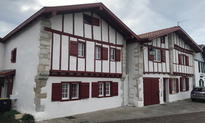 Lahonce House | Maison de Caractère, vue Panoramique Avec Piscine