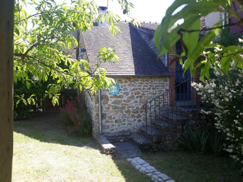 Le Menoux House | Maison de charme avec piscine, proche de la Creuse et attractions touristiques - FR-1-591-62