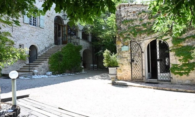 Allegre Les Fumades House | Maison de Famille 17ème Siècle à 30min D'uzes