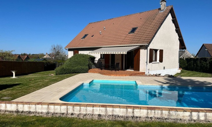 Nevers House | Maison de Vacances Avec Piscine et Jardin Arboré