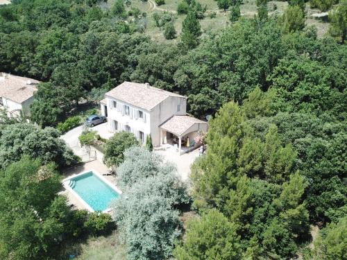 Rustrel House | Maison de vacances avec piscine privative, Oustau des Oliviers vue dominante Colorado provençal