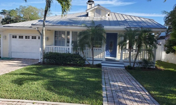 Stuart House | Maison du Soleil