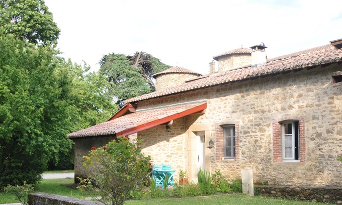Chavannes House | Maison en Pierre Dans Co-propriété Avec Piscine
