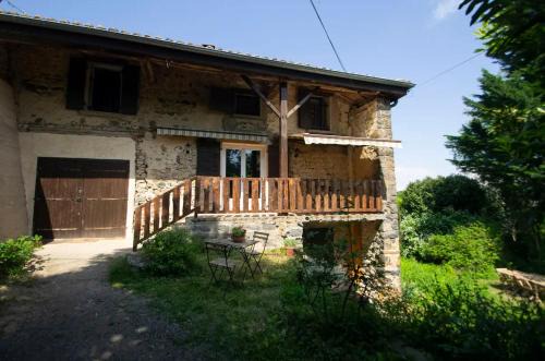 Viry Villa | Maison en pierres à la campagne avec vue