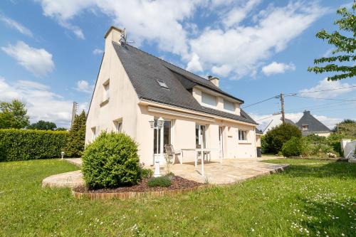 Sainte-Anne-d'Auray Apartment | Maison familiale - Spacieuse - Wifi - Parking
