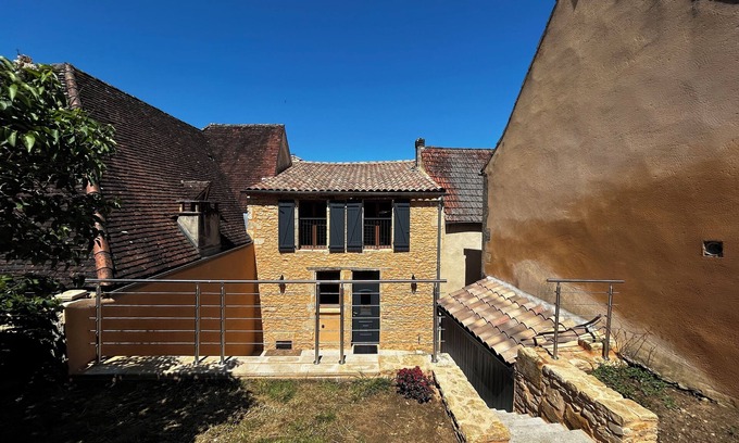 Sainte-Alvere House | Maison de Village Avec Jardin
