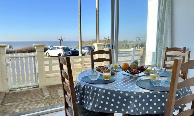 Tharon-Plage House | Maison Front de Mer by Interhome