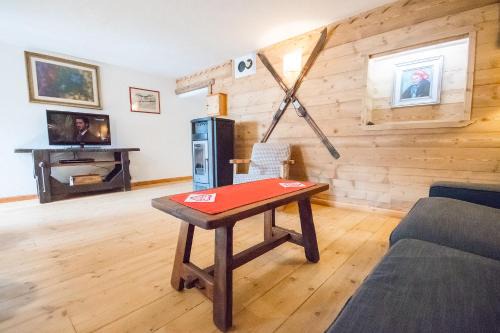 Courmayeur Apartment | Maison Glarey Courmayeur CIR VdA 0023