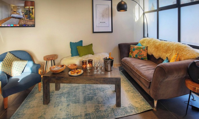 Beaune House | Maison Guigone - elegant townhouse for 6 in Burgundy region - OVO Network