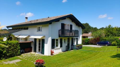 Saint-Pee-sur-Nivelle Apartment | Maison Ihi-Toki - Apartamento Planta baja T2 40m2 - Apartamento Planta alta T3 54m2